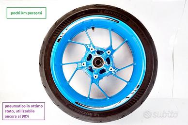 Suzuki GSX-8S 23 24 cerchio posteriore