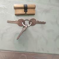 Cilindretto per serratura in ottone marca Iseo