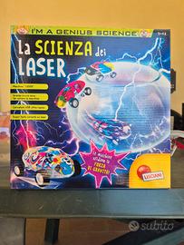 macchinine che ruotano nell'ampolla