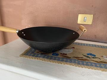 Pentola wok grande mai usata