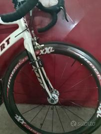 Bici tutta in carbonio molto leggera pesa7.5kg