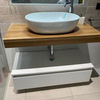 Mensola e mobile bagno sospeso