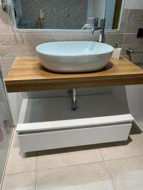 Mensola e mobile bagno sospeso