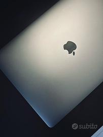 Macbook pro 15” i9 / 32GB RAM/500GB SSD/Radeon 4GB