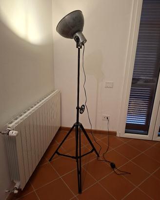 Lampada da Terra industriale, tipo faro cinema