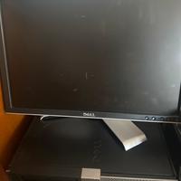 Pc i 7 postazione completa di monitor