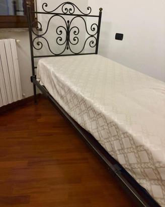 Letto singolo in ferro battuto