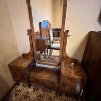 Antico specchio con cassetti