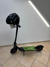 Monopattino con Casco