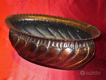 Antico portavaso in rame