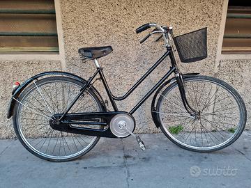 donna 26  bacchetta vintage con cestino pronta 