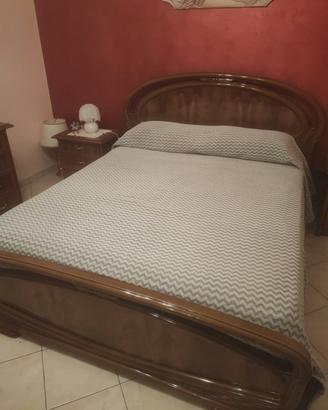 Camera da letto matrimoniale come nuova.