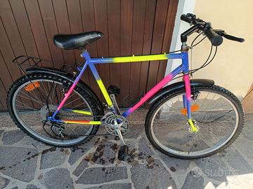 blocco di 3 Mountain bike 