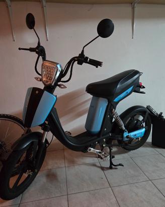 SCOOTER ELETTRICO