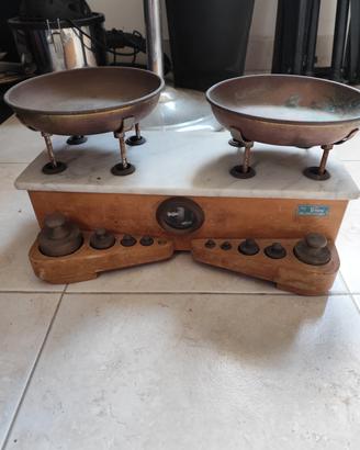 Bilancia Vintage Curioni con base in marmo