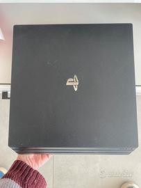 Play station 4 pro 1TB + 6 giochi + 2 controller