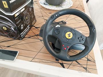 Volante Thrustmaster Ferrari GT Experience.