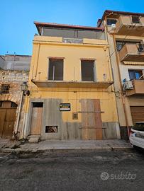 Casa indipendente con due appartamenti