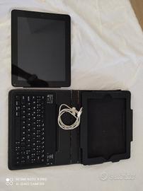 Vecchio ipad A1337 con custodia e tastiera
