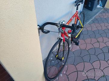 bici da corsa in buone condizioni 