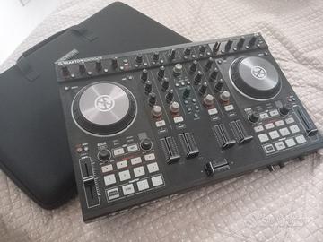 Console Traktor S4 mk2 più accessori. 