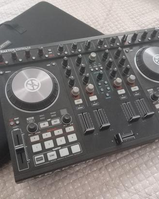 Console Traktor S4 mk2 più accessori. 
