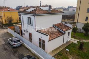 Villa indipendente ristrutturata in centro al paes