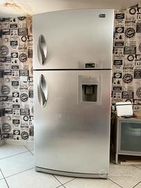 Frigo LG con dispenser bevande