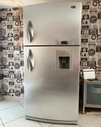 Frigo LG con dispenser bevande