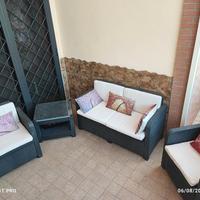 set divanetto per terrazzo e giardino con cusciner