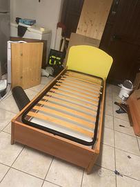 Letto singolo in legno