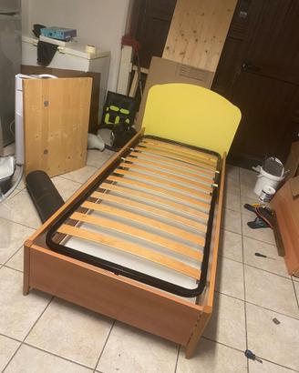 Letto singolo in legno