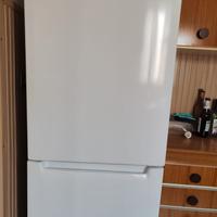 Frigorifero Ariston con freezer 