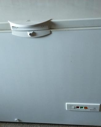 Freezer Indesit a pozzetto