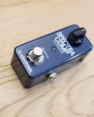 TC Electronic SpectraComp compressore per basso