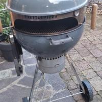 Barbecue Weber a carbone con kit pizza