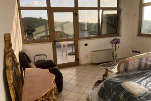 Appartamento con ampio terrazzo