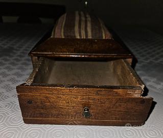 Porta spilli e fili da cucito dell’800