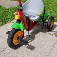 Triciclo a pedali 