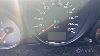 Auto usata grigia
