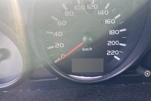 Auto usata grigia