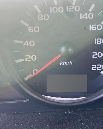Auto usata grigia