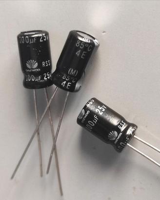 5x Condensatore Elettrolitico 100uF 25V - Daewoo