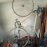bici da corsa in alluminio