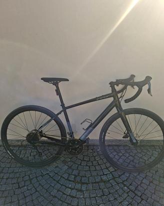 Bici gravel FELT