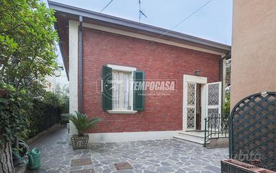 VILLETTA INDIPENDENTE VICINO AL MARE, AL PORTO E A