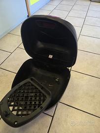 Bauletto moto GIVI nero con schienalino integrato