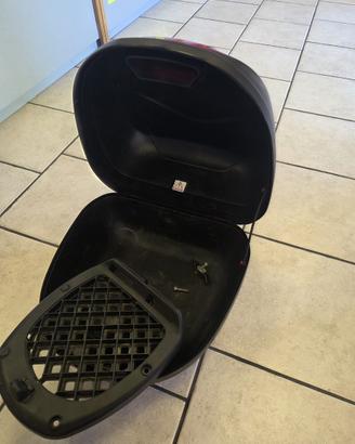 Bauletto moto GIVI nero con schienalino integrato