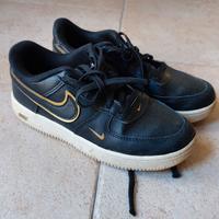 Nike numero 33 nero e oro