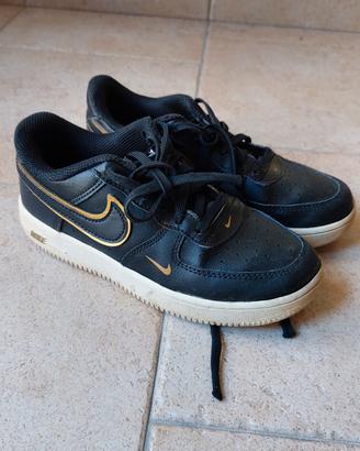 Nike numero 33 nero e oro bambina